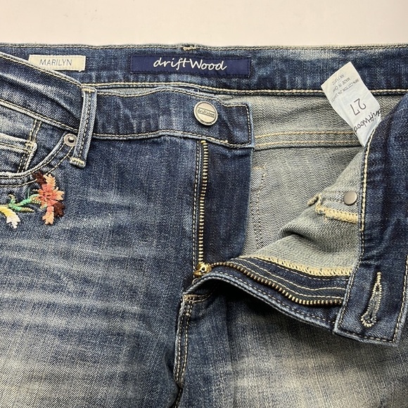 Driftwood Embroidered Floral Marilyn MID Rise NWT Size 27 - Picture 16 of 16